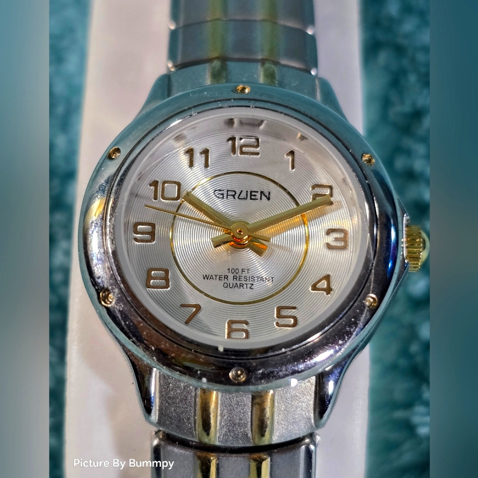 Ladies Gruen Gold And Silver Tone Quartz Watch Ladies Gruen Gold And Silver Tone Quartz Watch